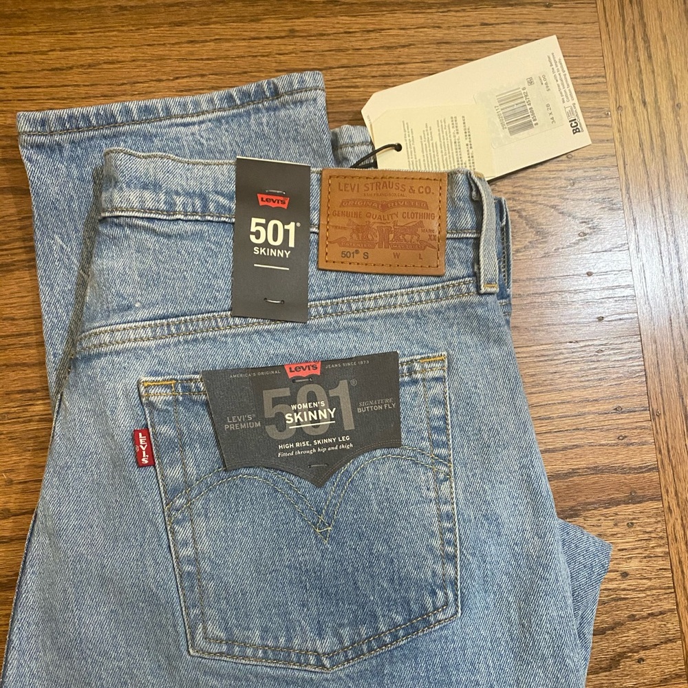 Levi’s 501 in hard to get color! 34X28 fits 14/16